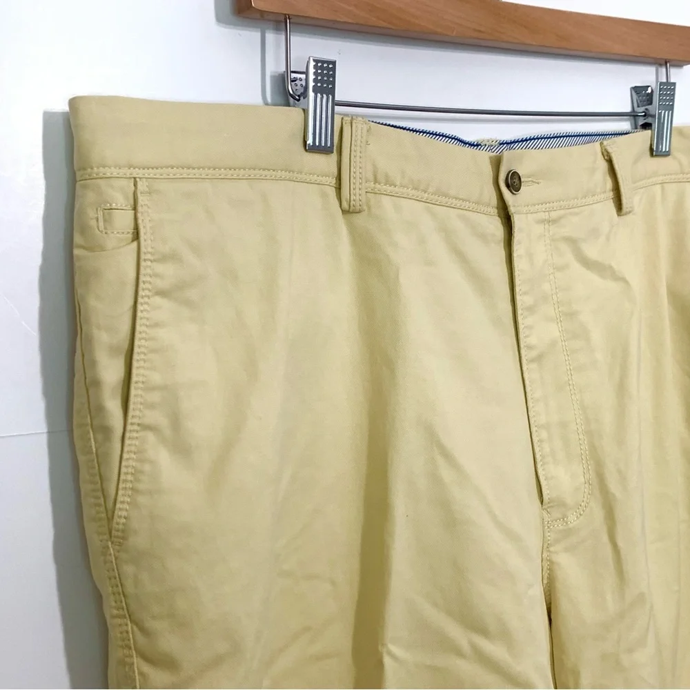 Tommy Bahama Men’s Chino Shorts Sz. 40 Pale Yellow / Beige Stretch Cotton Tencel